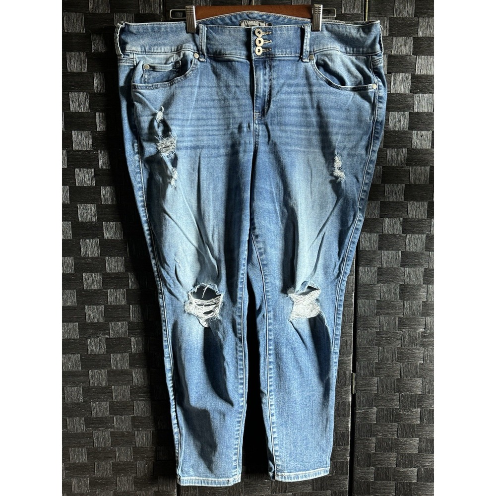 Torrid Jegging Super Soft Stretch High Rise 20R Jeans Light Wash Distressed